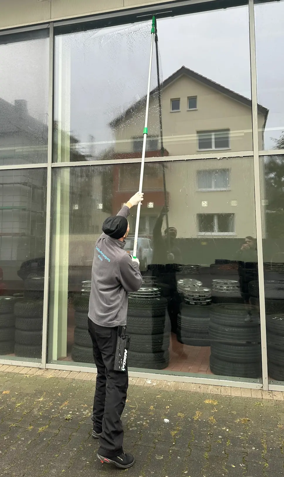 Reinigung eines Schaufensters